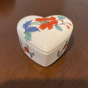 Porcelains De Paris France Heart-Shaped Trinket Box
